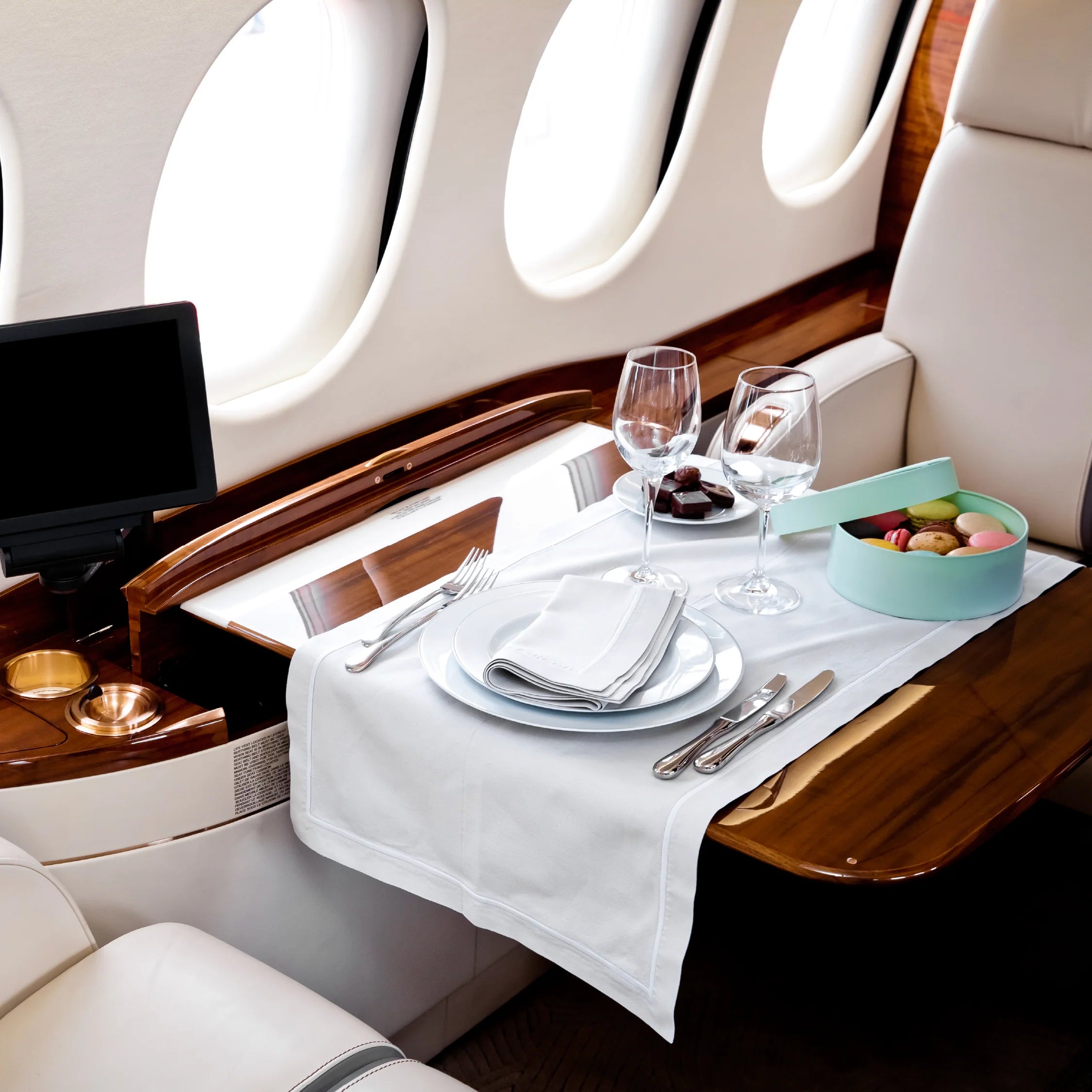 Yachts & Private Jets